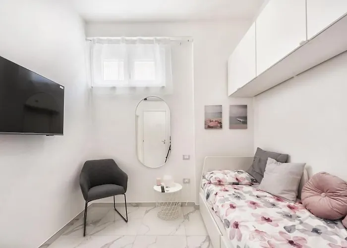 Domus Delia Centro Апартаменты