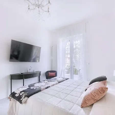 Domus Delia Centro Apartment